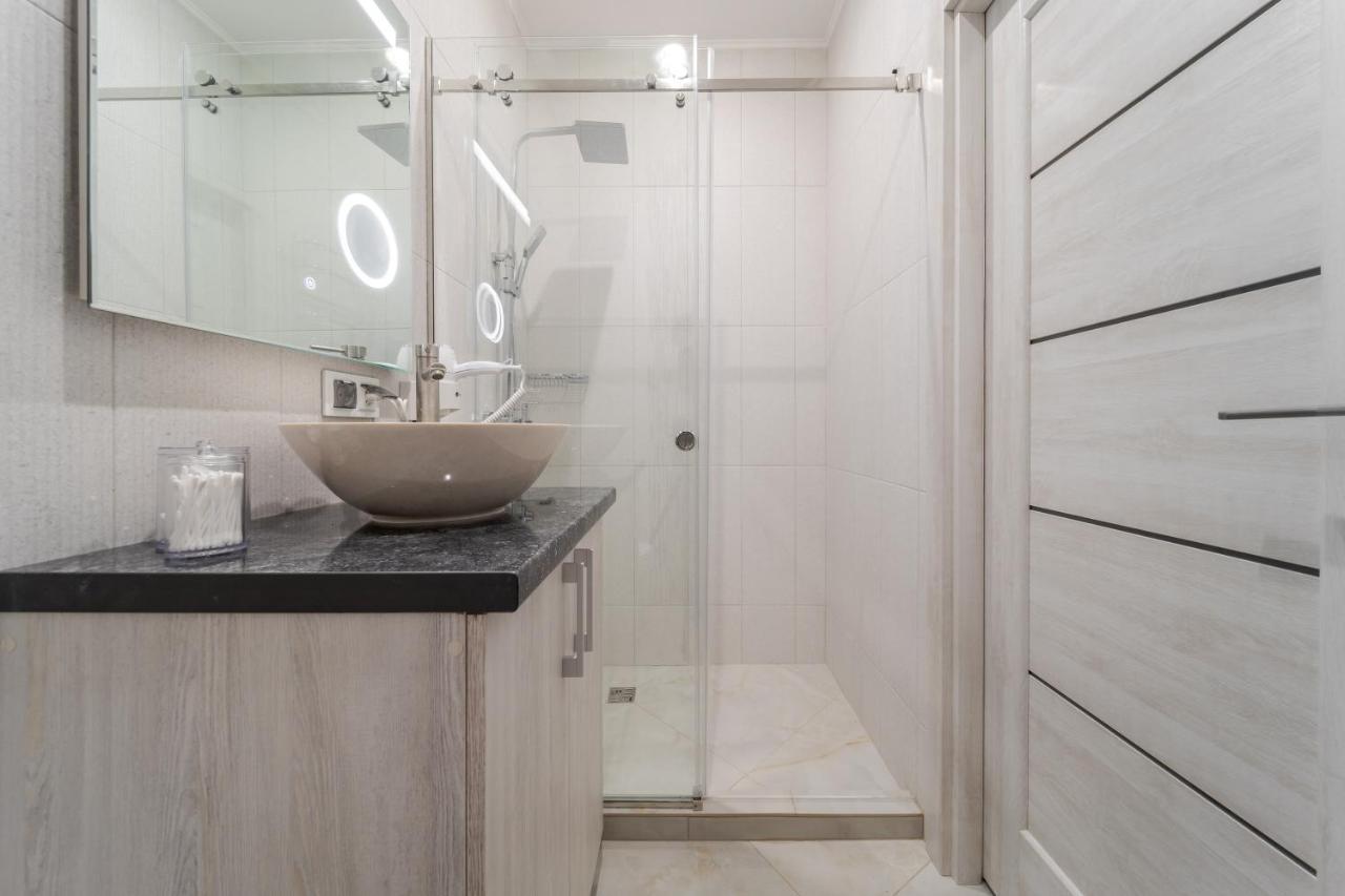 Luxury Flat In Downtown 2 Lviv Exterior foto